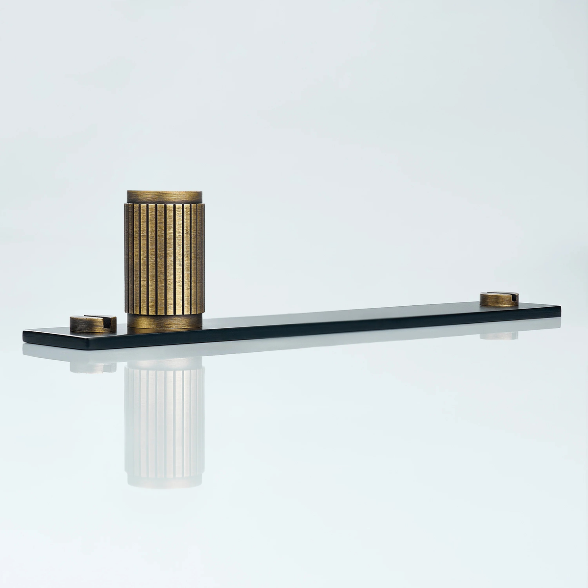 Aris Linear Knurled Brass Cylinder Knob With Backplate