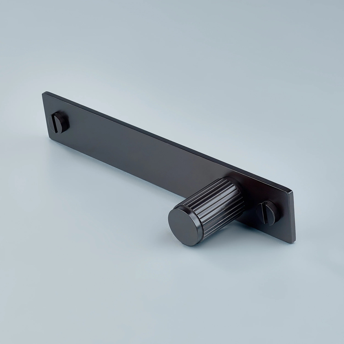 Aris Linear Knurled Brass Cylinder Knob With Backplate