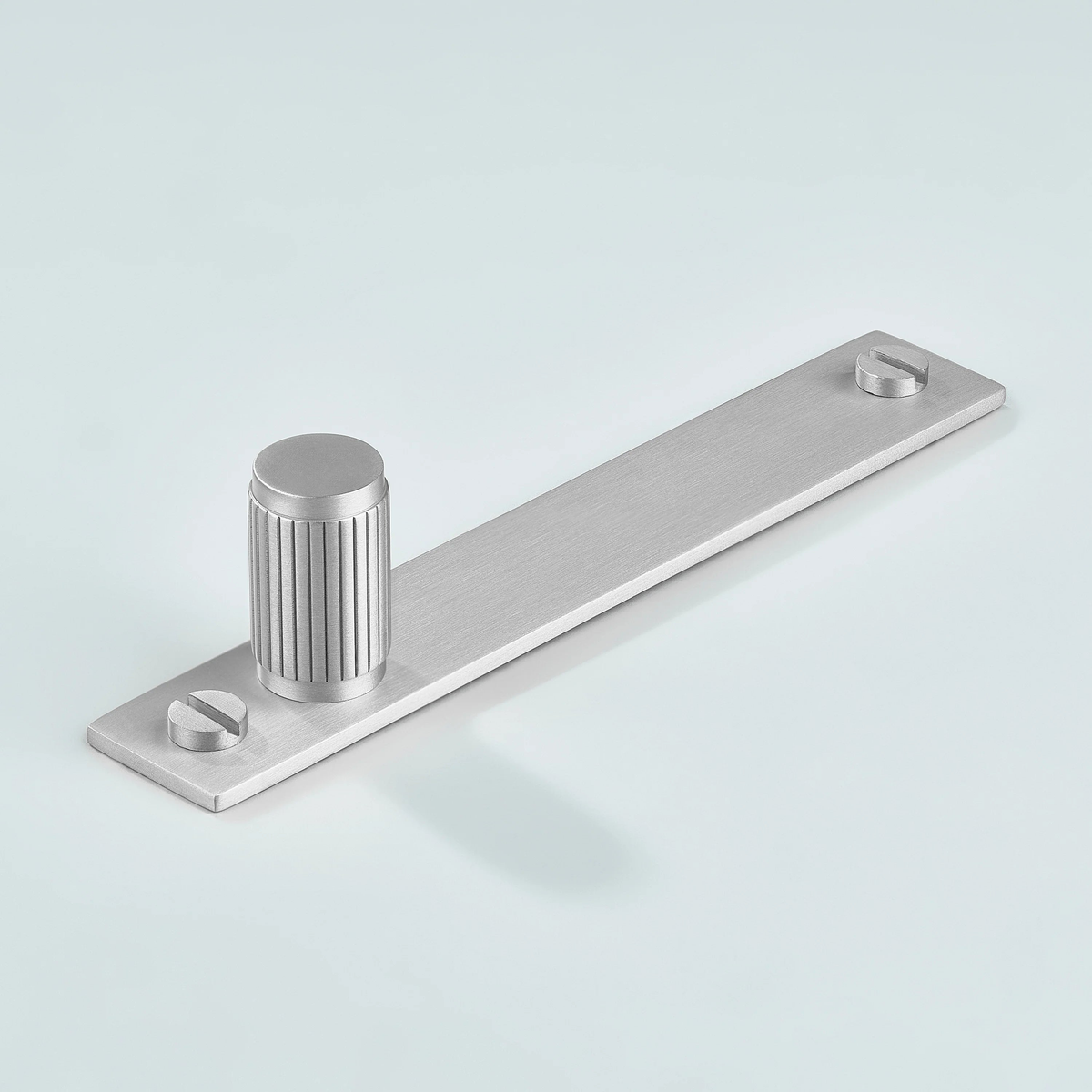 Aris Linear Knurled Brass Cylinder Knob With Backplate
