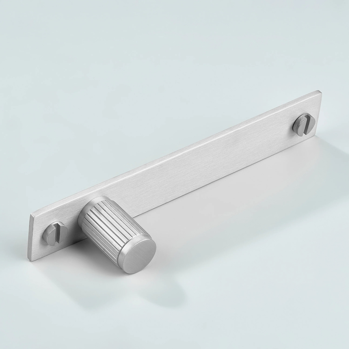 Aris Linear Knurled Brass Cylinder Knob With Backplate
