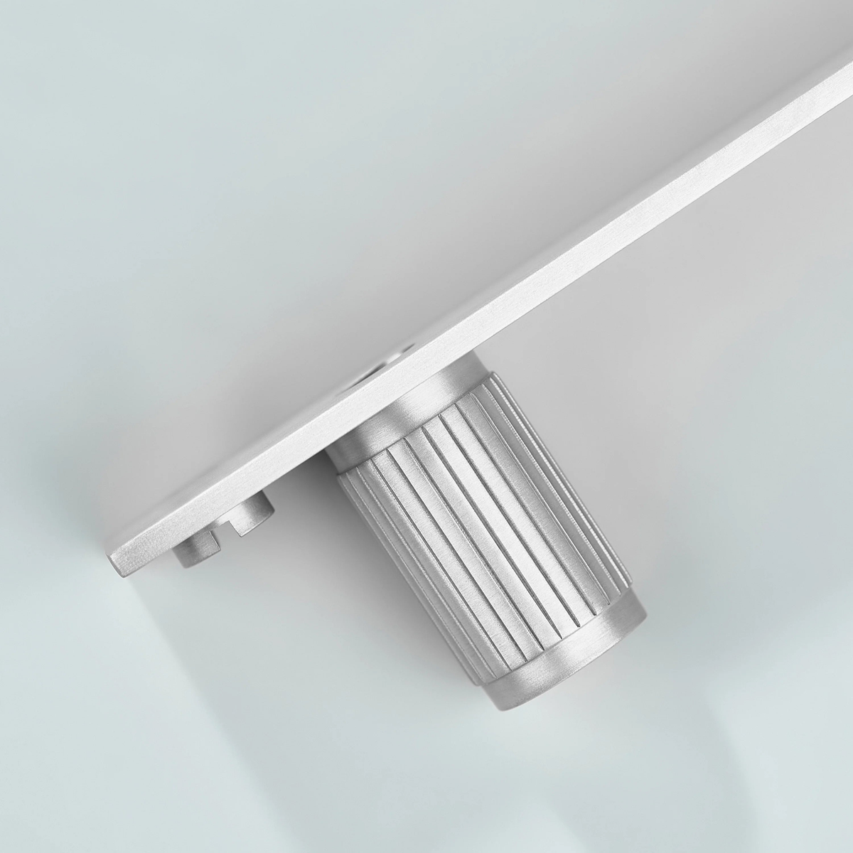 Aris Linear Knurled Brass Cylinder Knob With Backplate