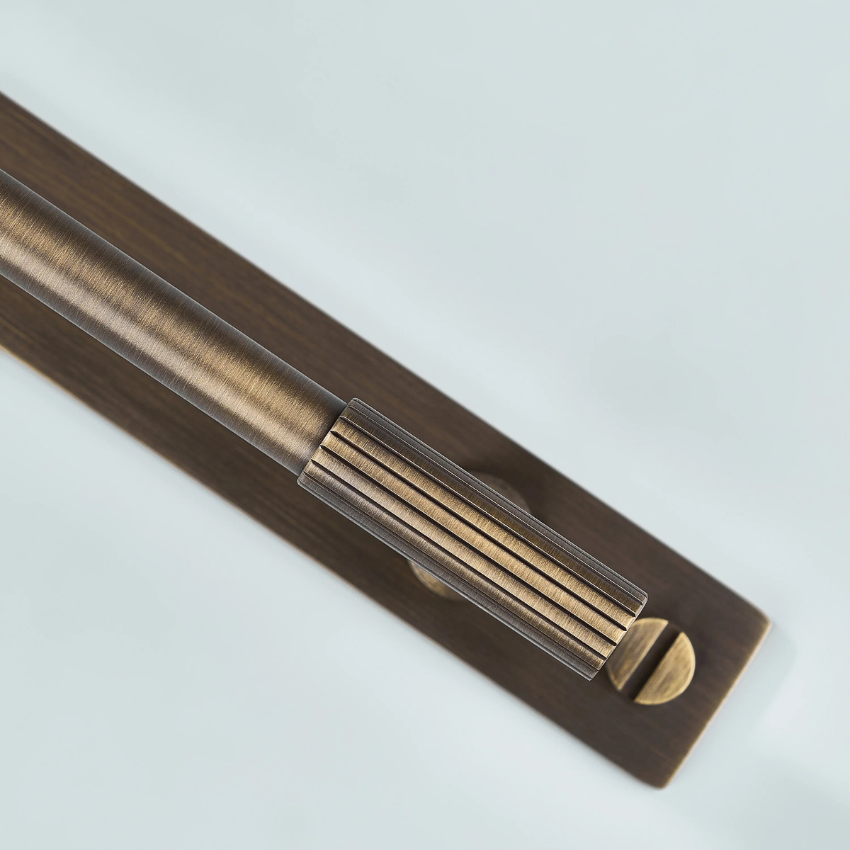 Aris Linear Knurled Brass Cabinet Handle With Backplate 