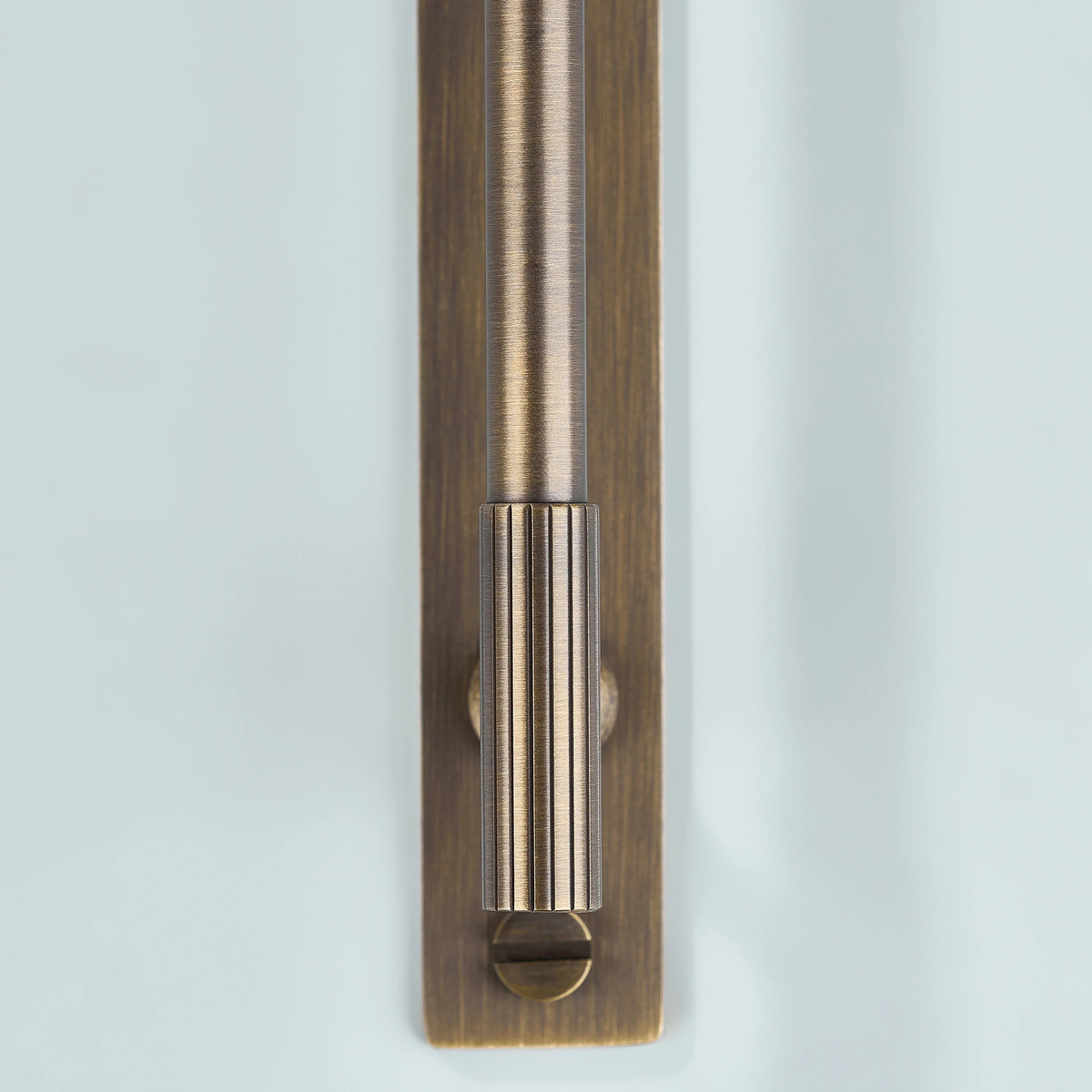 Aris Linear Knurled Brass Cabinet Handle With Backplate 