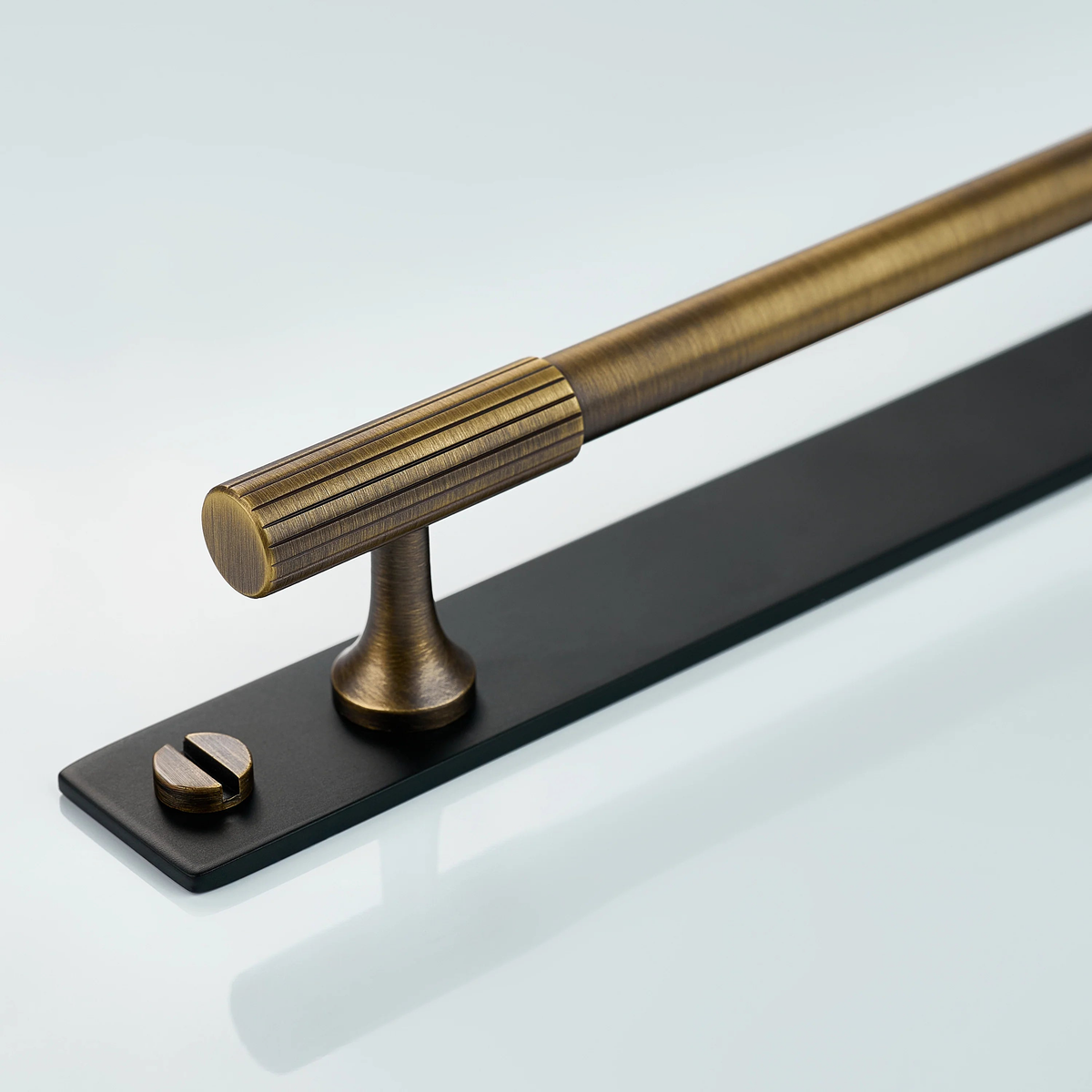Aris Linear Knurled Brass Cabinet Handle With Backplate 
