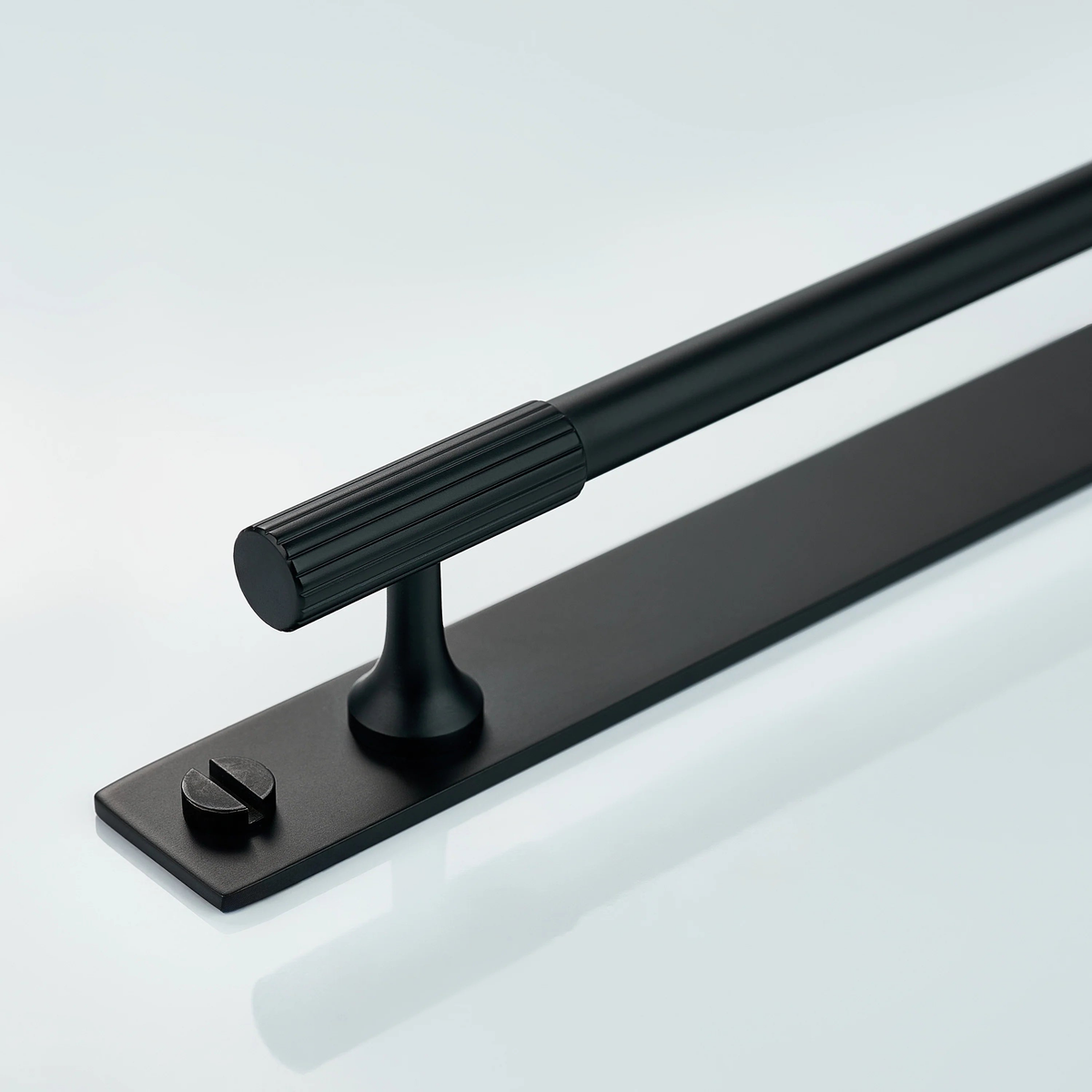 Aris Linear Knurled Brass Cabinet Handle With Backplate 