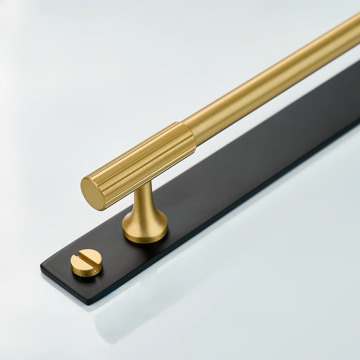 Aris Linear Knurled Brass Cabinet Handle With Backplate 