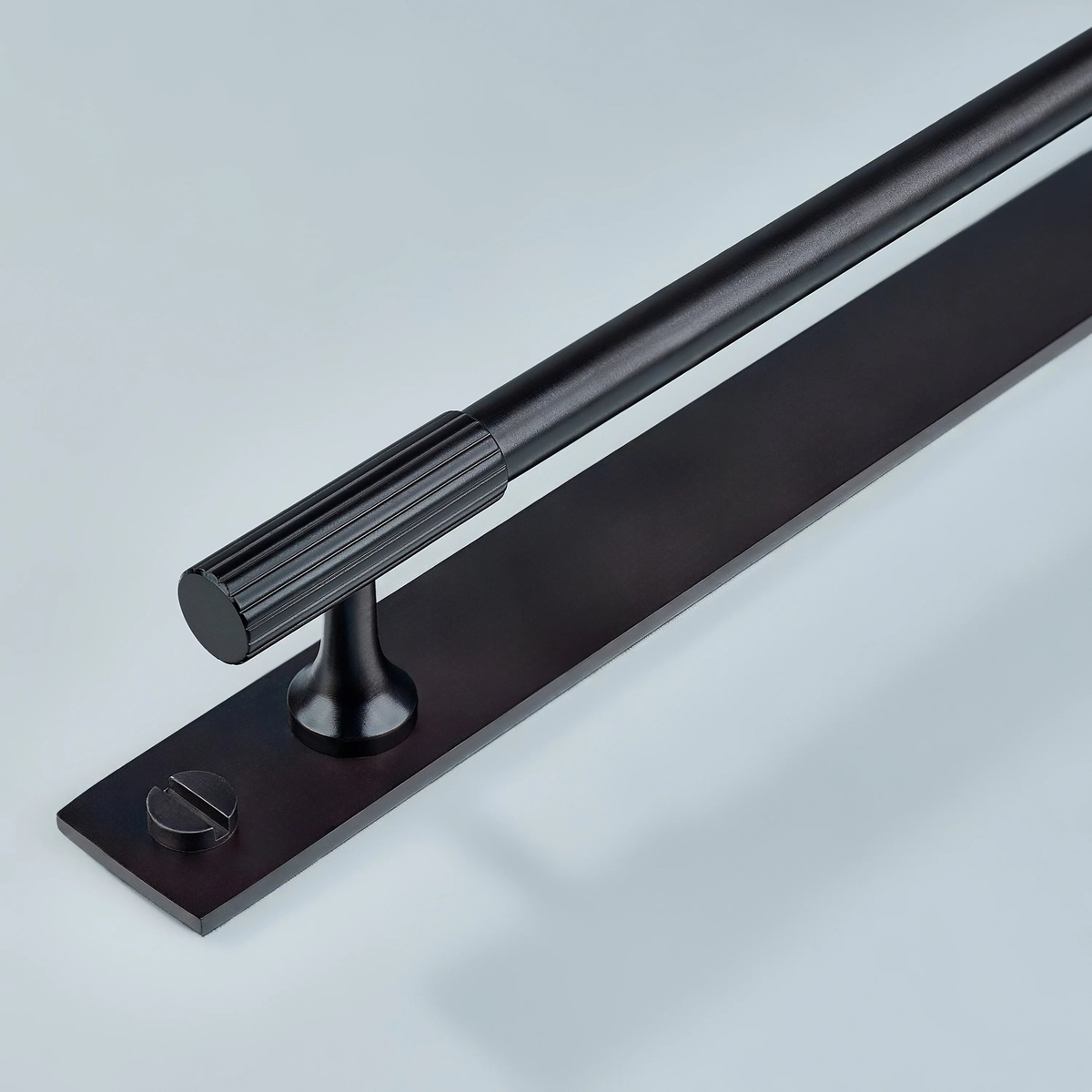 Aris Linear Knurled Brass Cabinet Handle With Backplate 