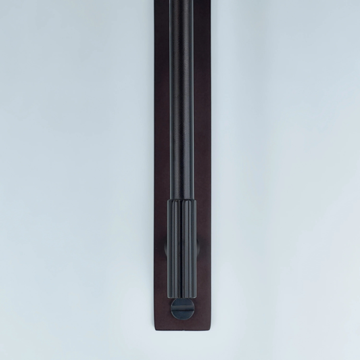 Aris Linear Knurled Brass Cabinet Handle With Backplate 