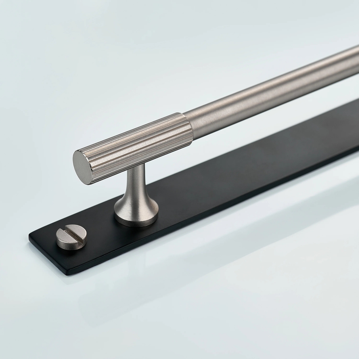 Aris Linear Knurled Brass Cabinet Handle With Backplate 
