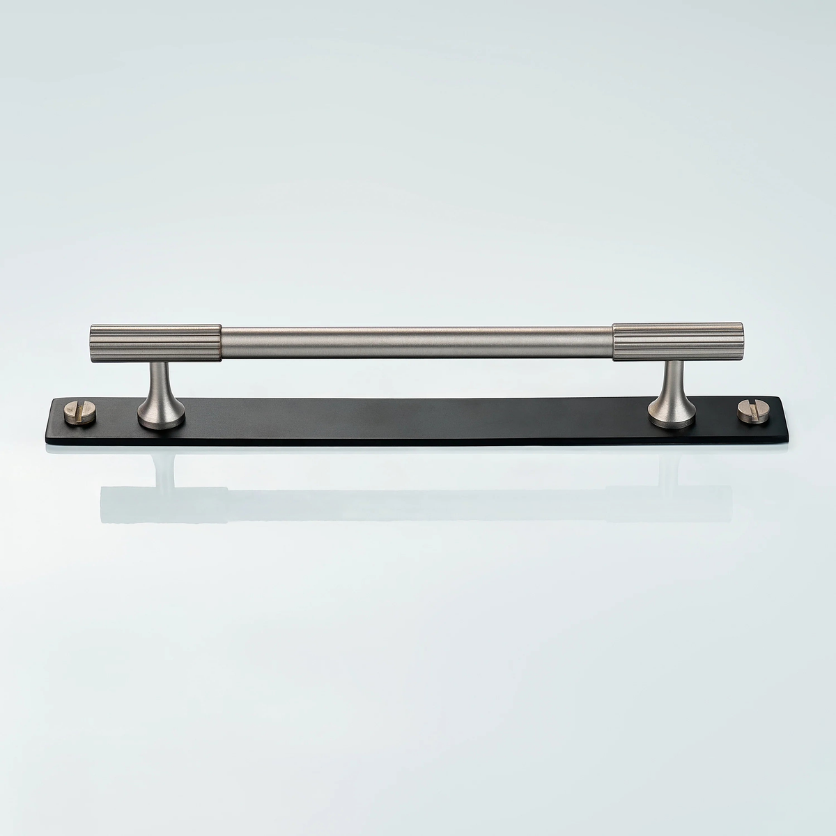 Aris Linear Knurled Brass Cabinet Handle With Backplate 