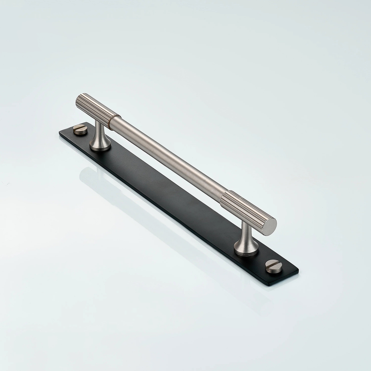 Aris Linear Knurled Brass Cabinet Handle With Backplate 