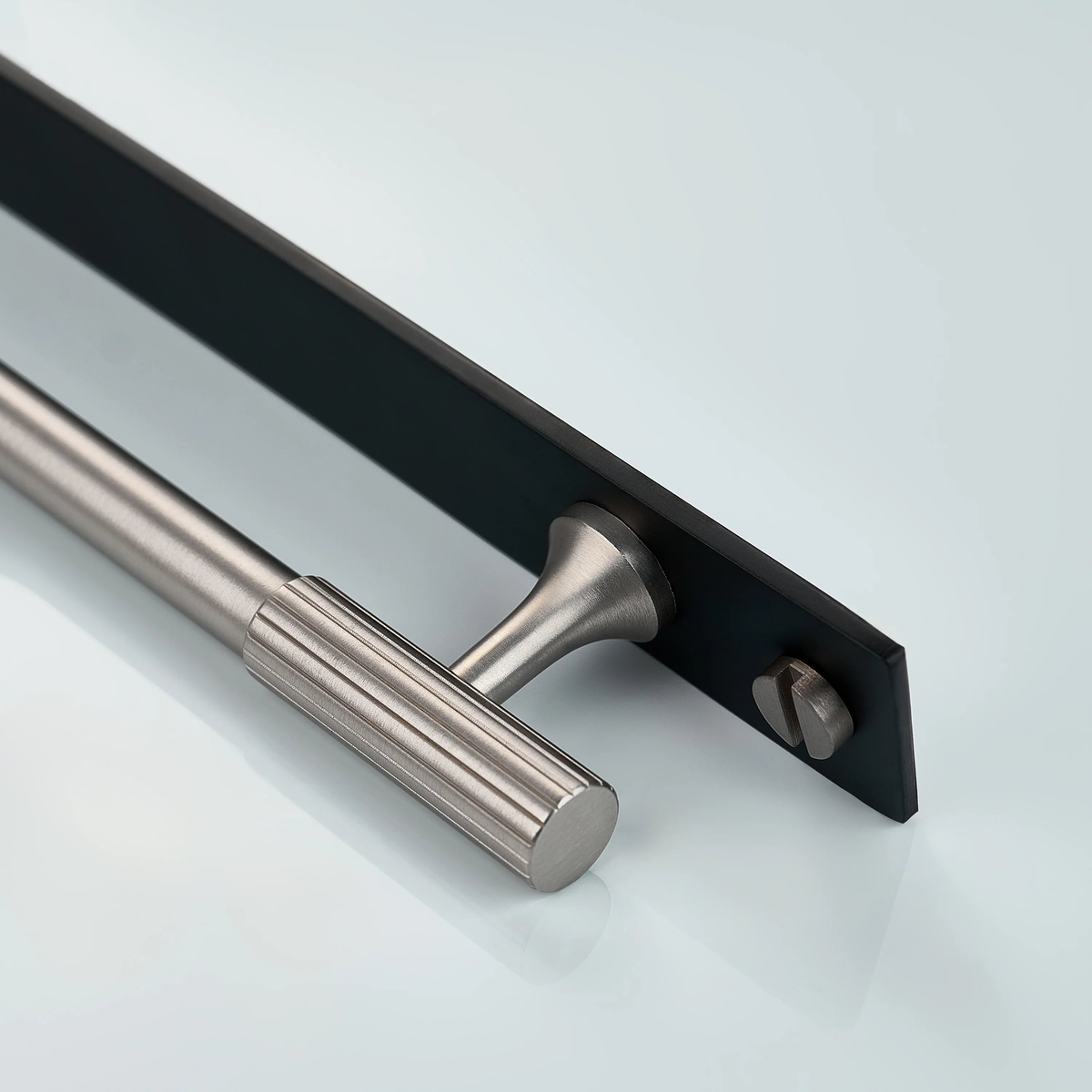 Aris Linear Knurled Brass Cabinet Handle With Backplate 