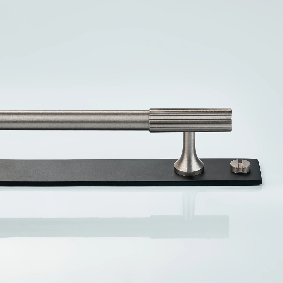 Aris Linear Knurled Brass Cabinet Handle With Backplate 