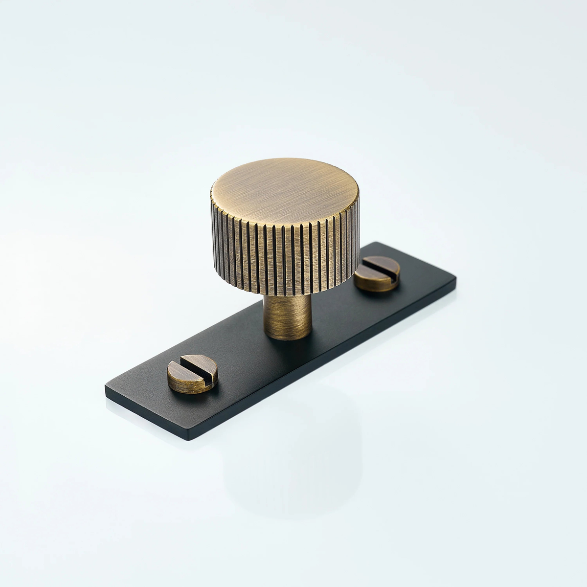 Aris Linear Knurled Brass Cabinet Knob With Backplate