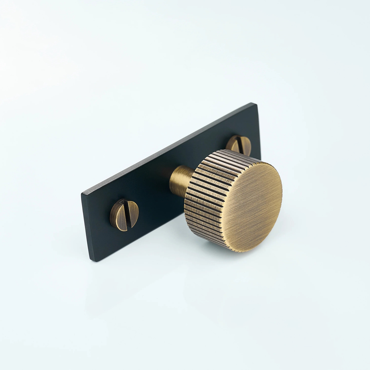 Aris Linear Knurled Brass Cabinet Knob With Backplate