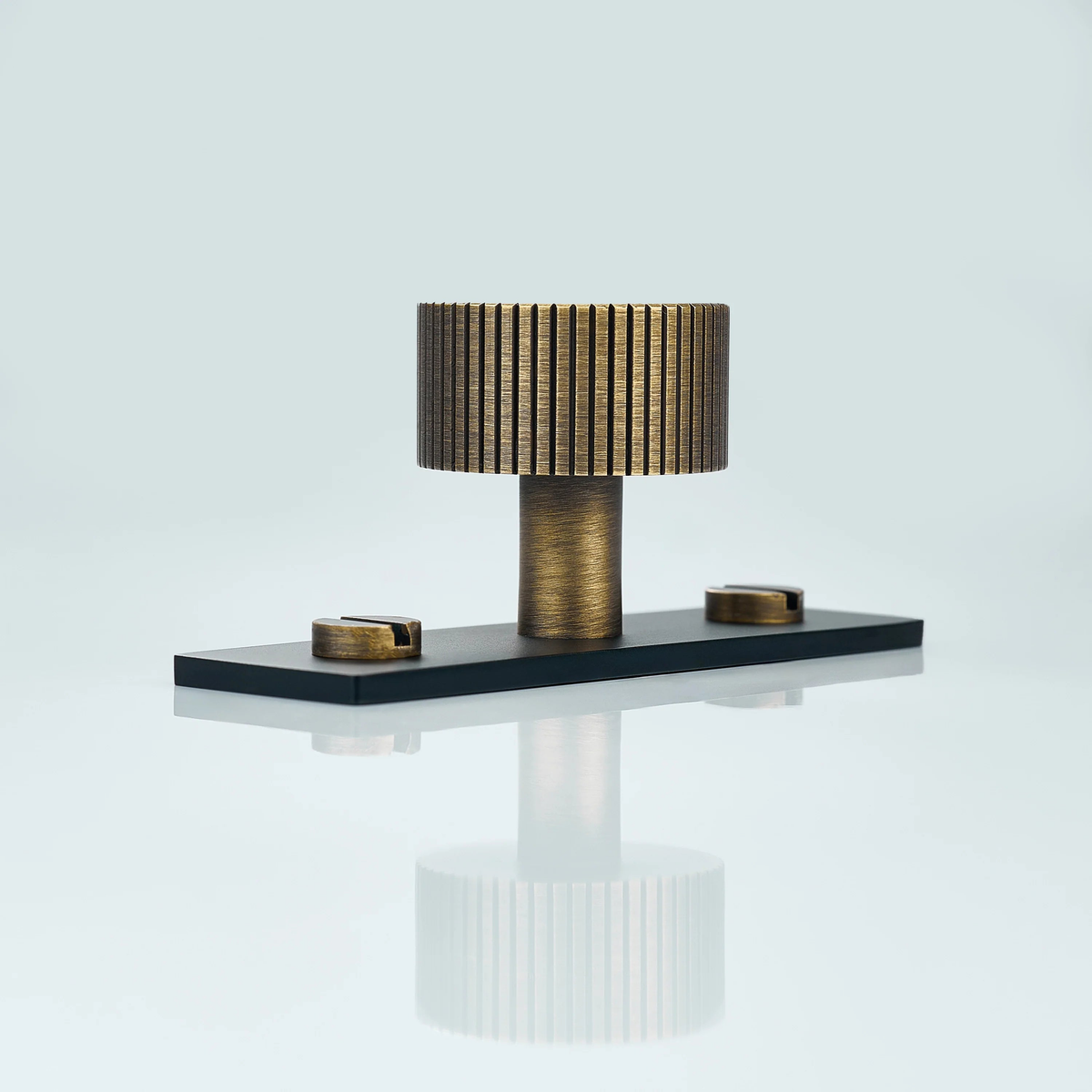 Aris Linear Knurled Brass Cabinet Knob With Backplate