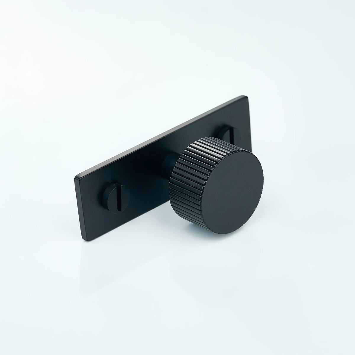 Aris Linear Knurled Brass Cabinet Knob With Backplate