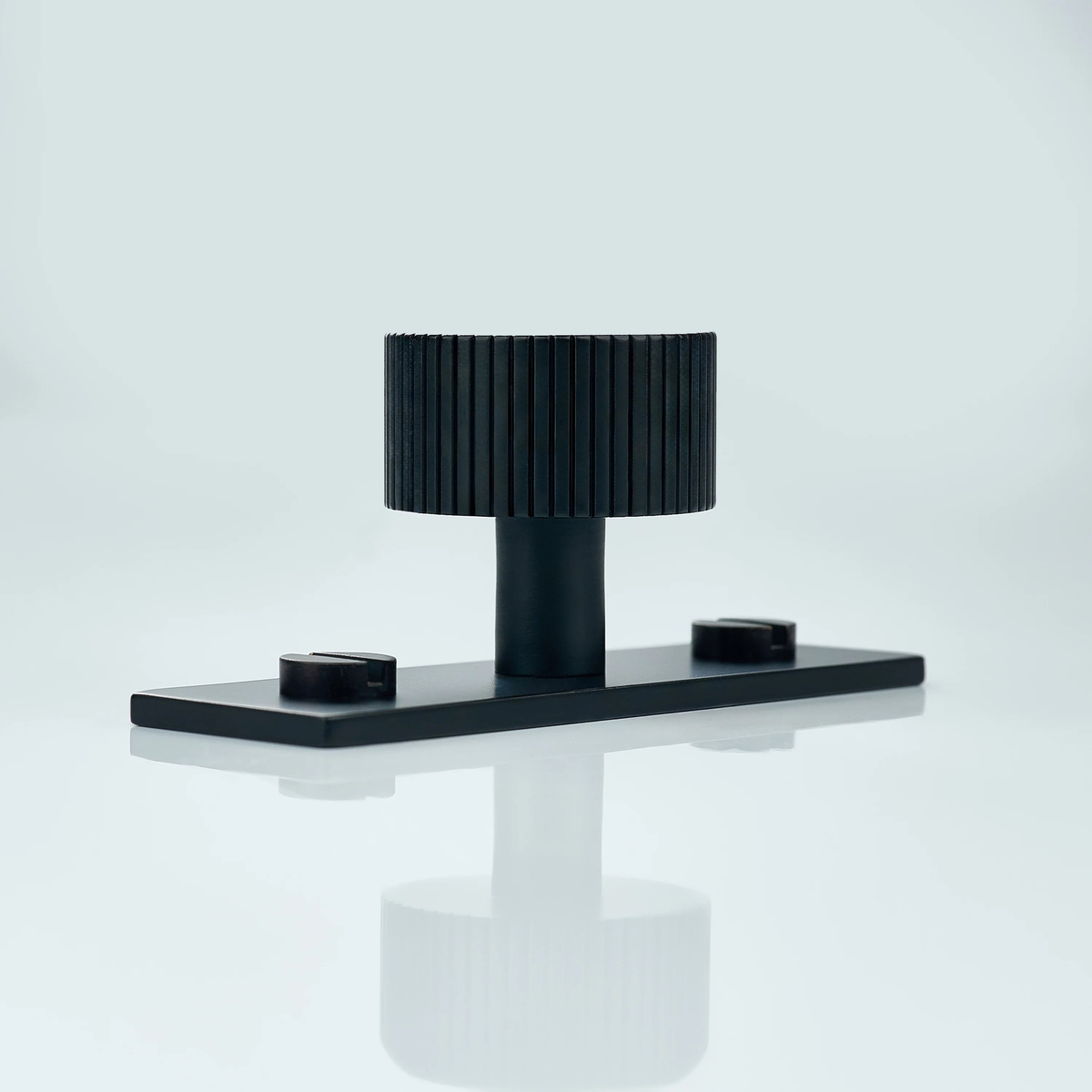 Aris Linear Knurled Brass Cabinet Knob With Backplate