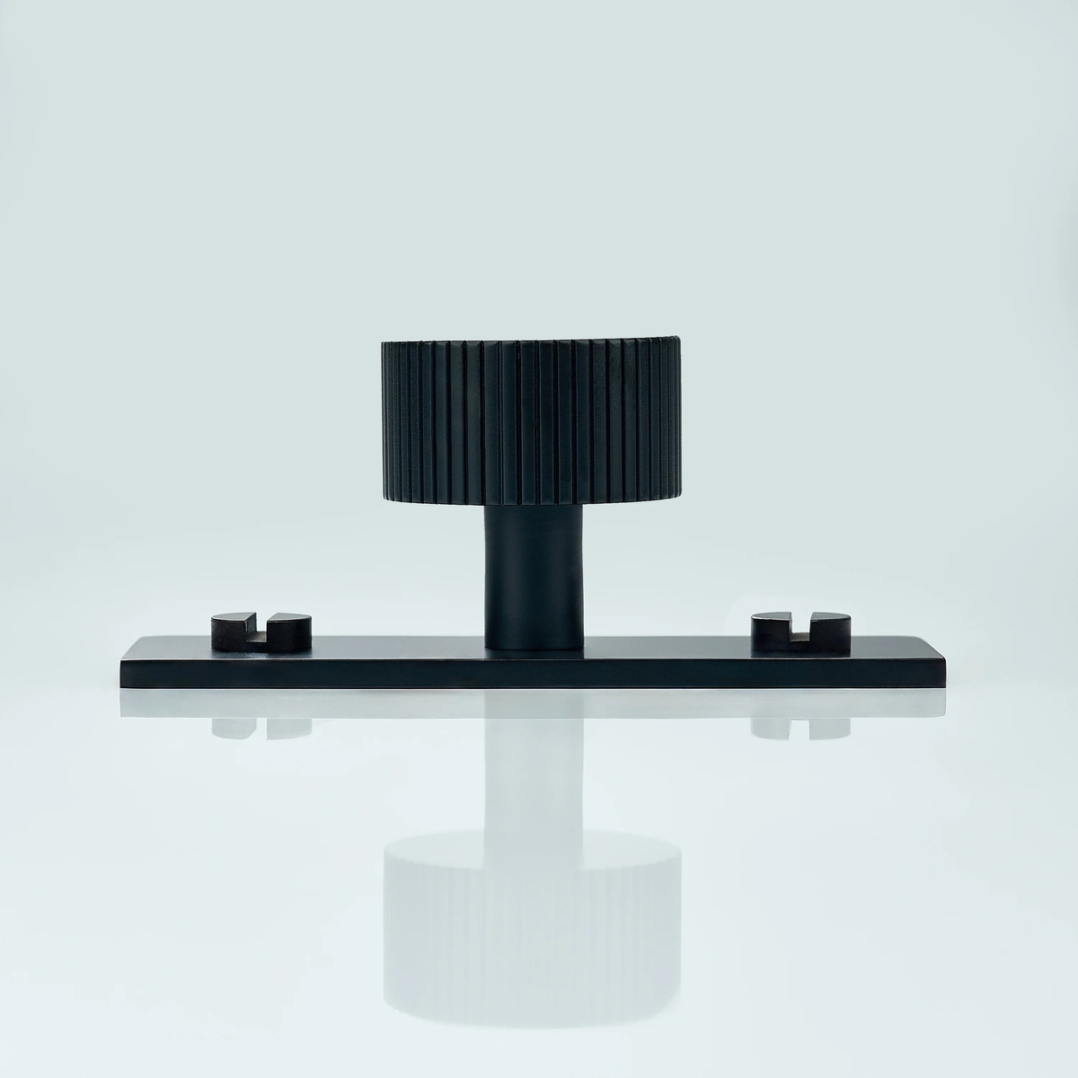 Aris Linear Knurled Brass Cabinet Knob With Backplate