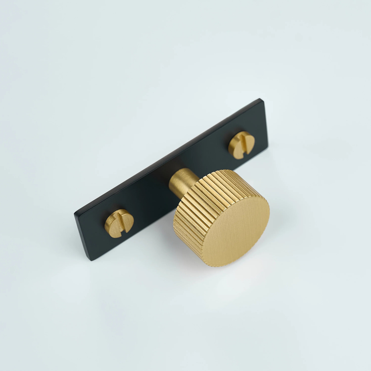 Aris Linear Knurled Brass Cabinet Knob With Backplate