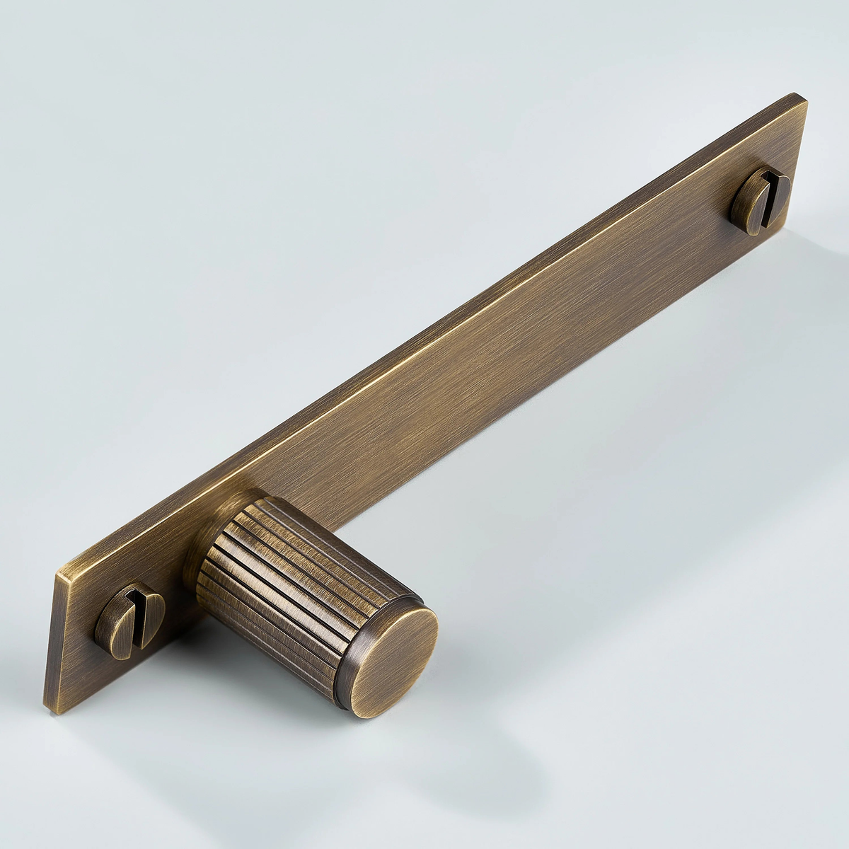 Aris Linear Knurled Brass Cylinder Knob With Backplate