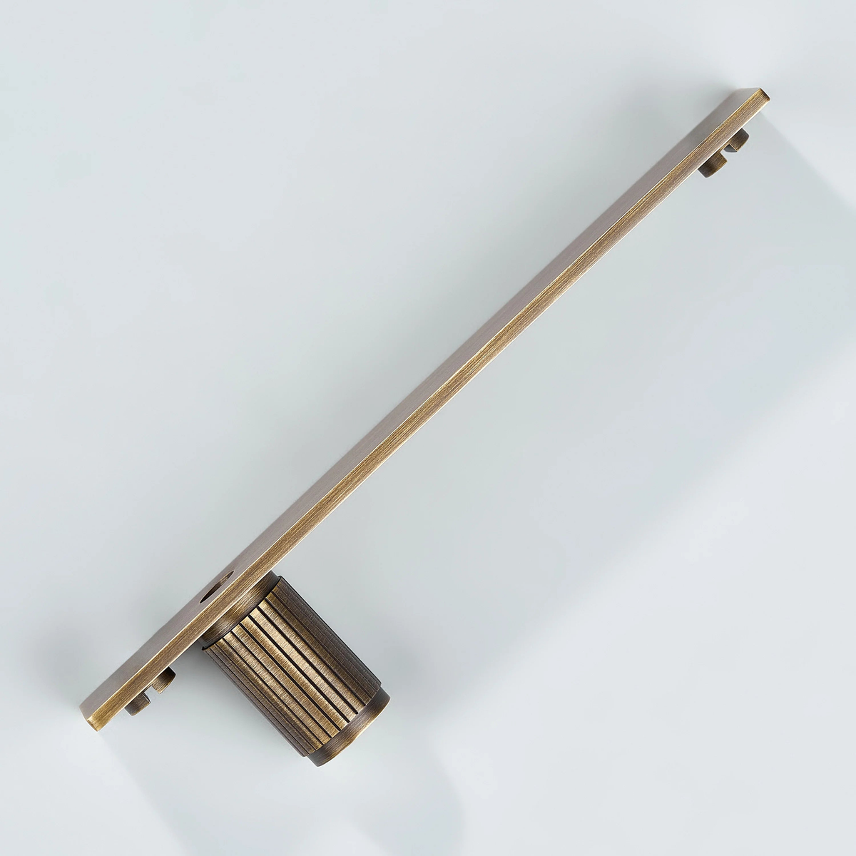 Aris Linear Knurled Brass Cylinder Knob With Backplate