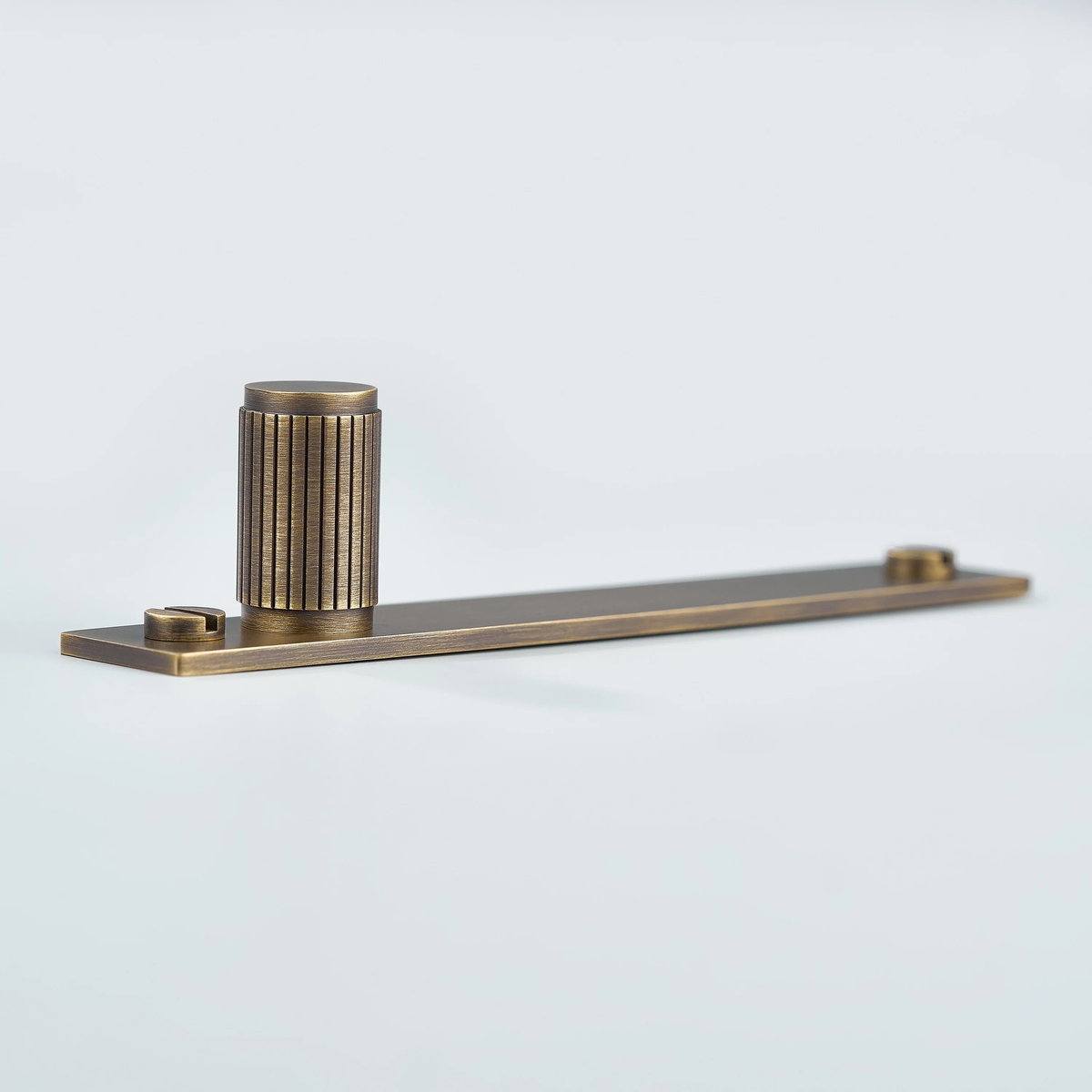 Aris Linear Knurled Brass Cylinder Knob With Backplate