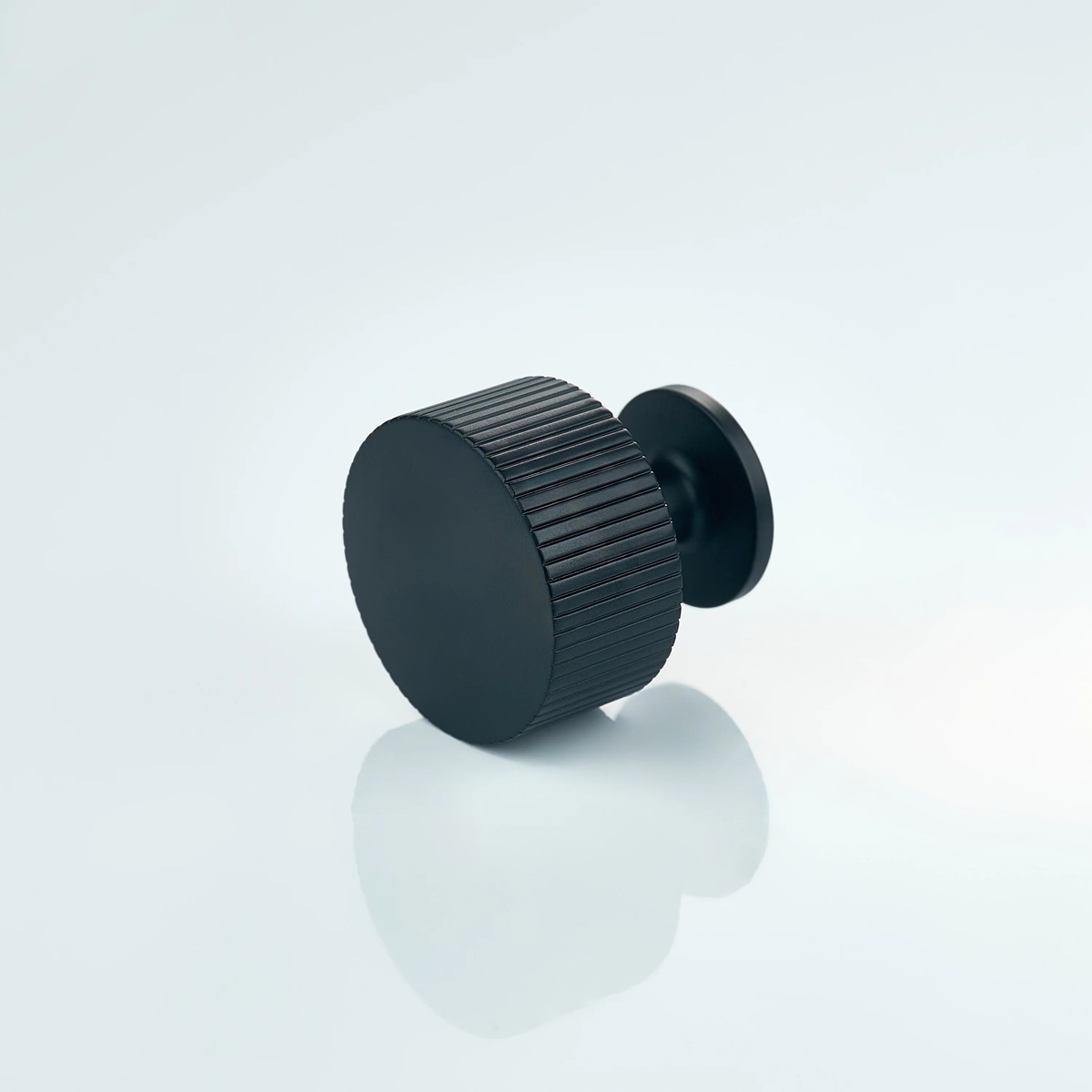 Aris Linear Knurled Round Brass Cabinet Knob 35mm