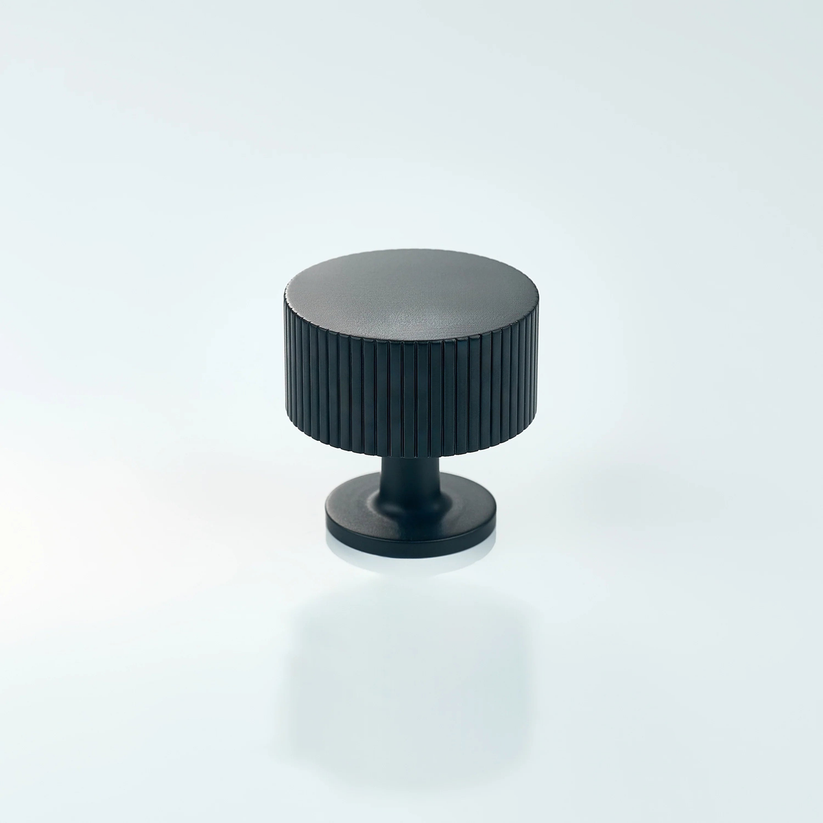 Aris Linear Knurled Round Brass Cabinet Knob 35mm