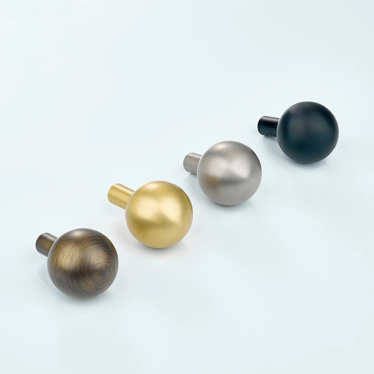 Lumos Solid Brass Ball Knob