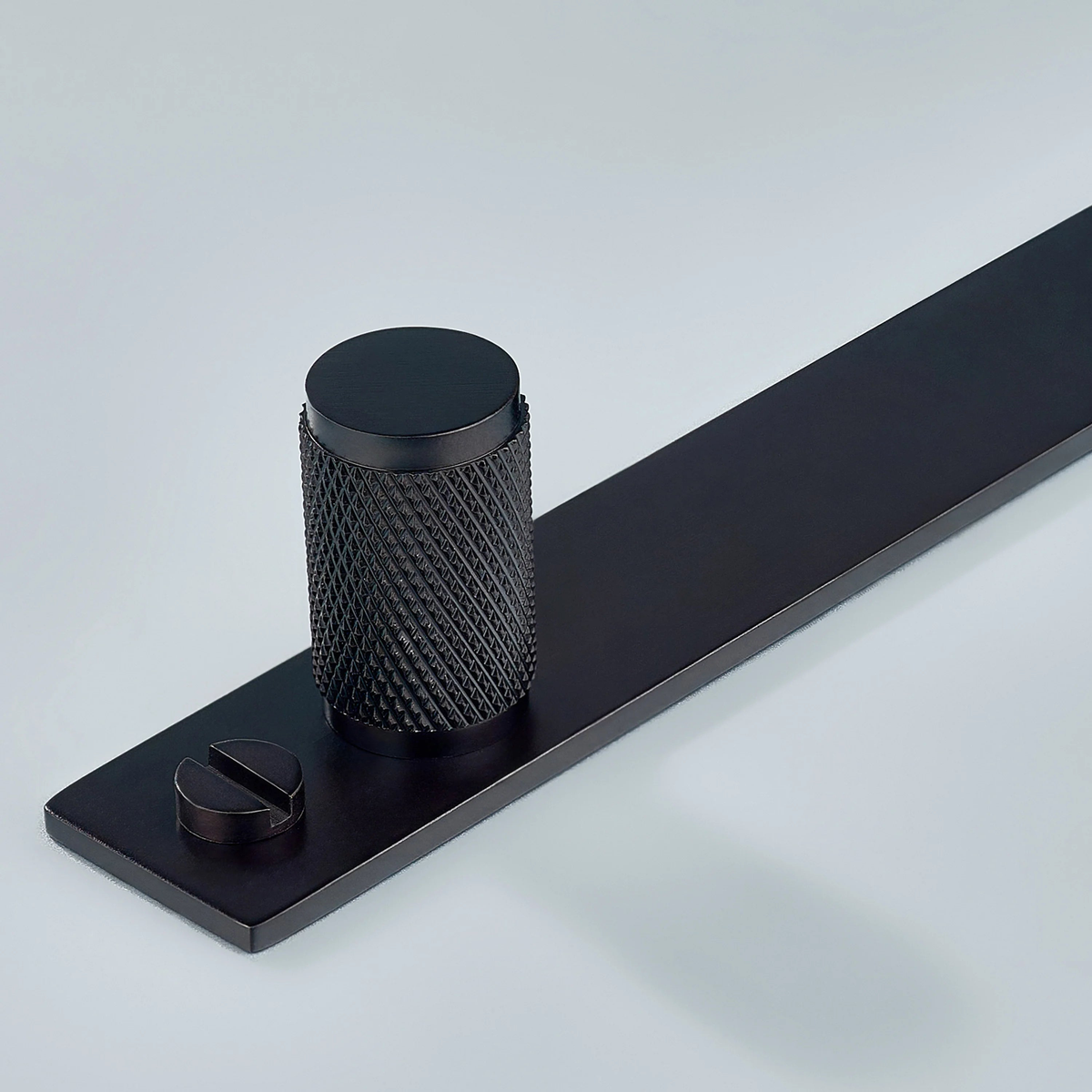 Meridian Knurled Brass Cylinder Knob With Backplate