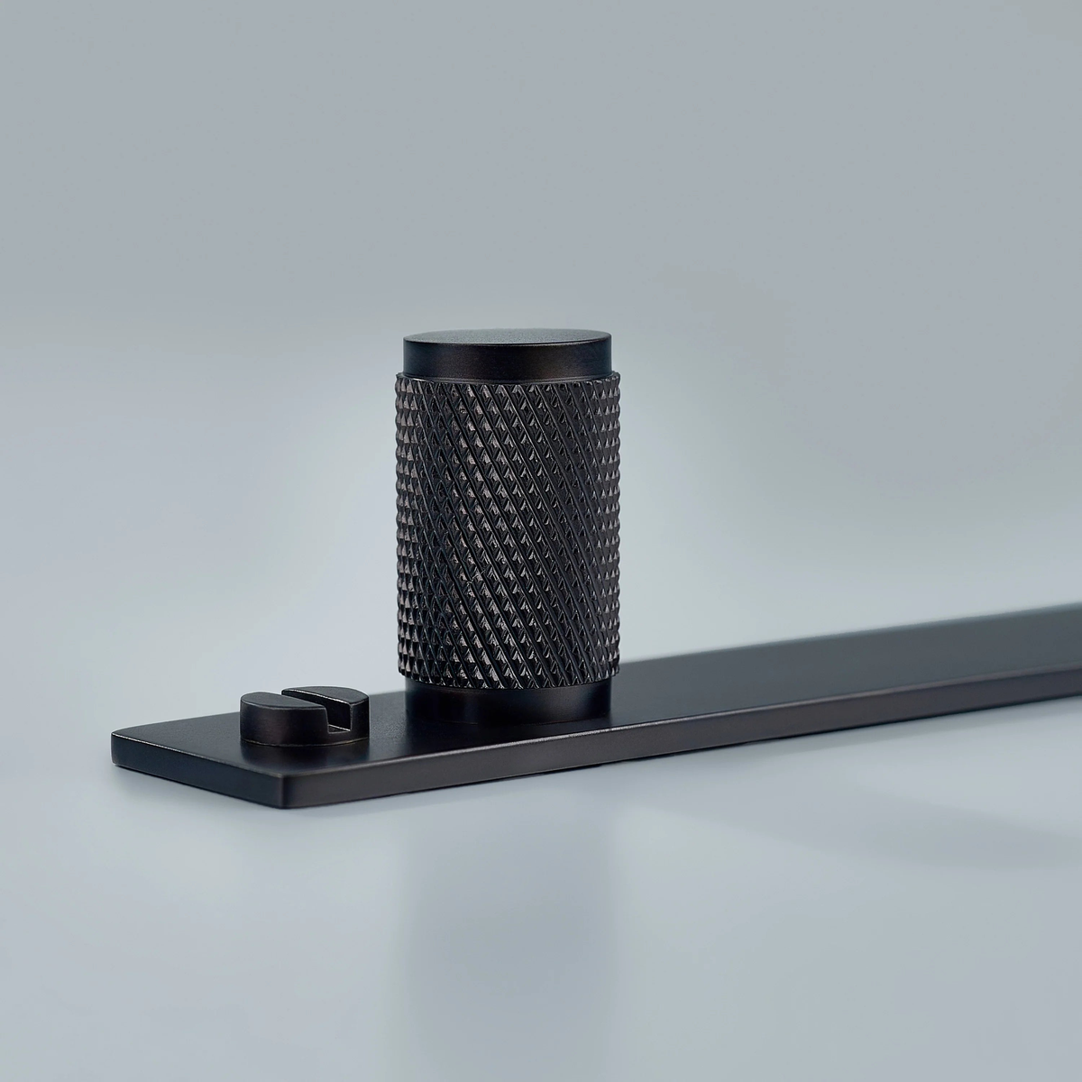 Meridian Knurled Brass Cylinder Knob With Backplate