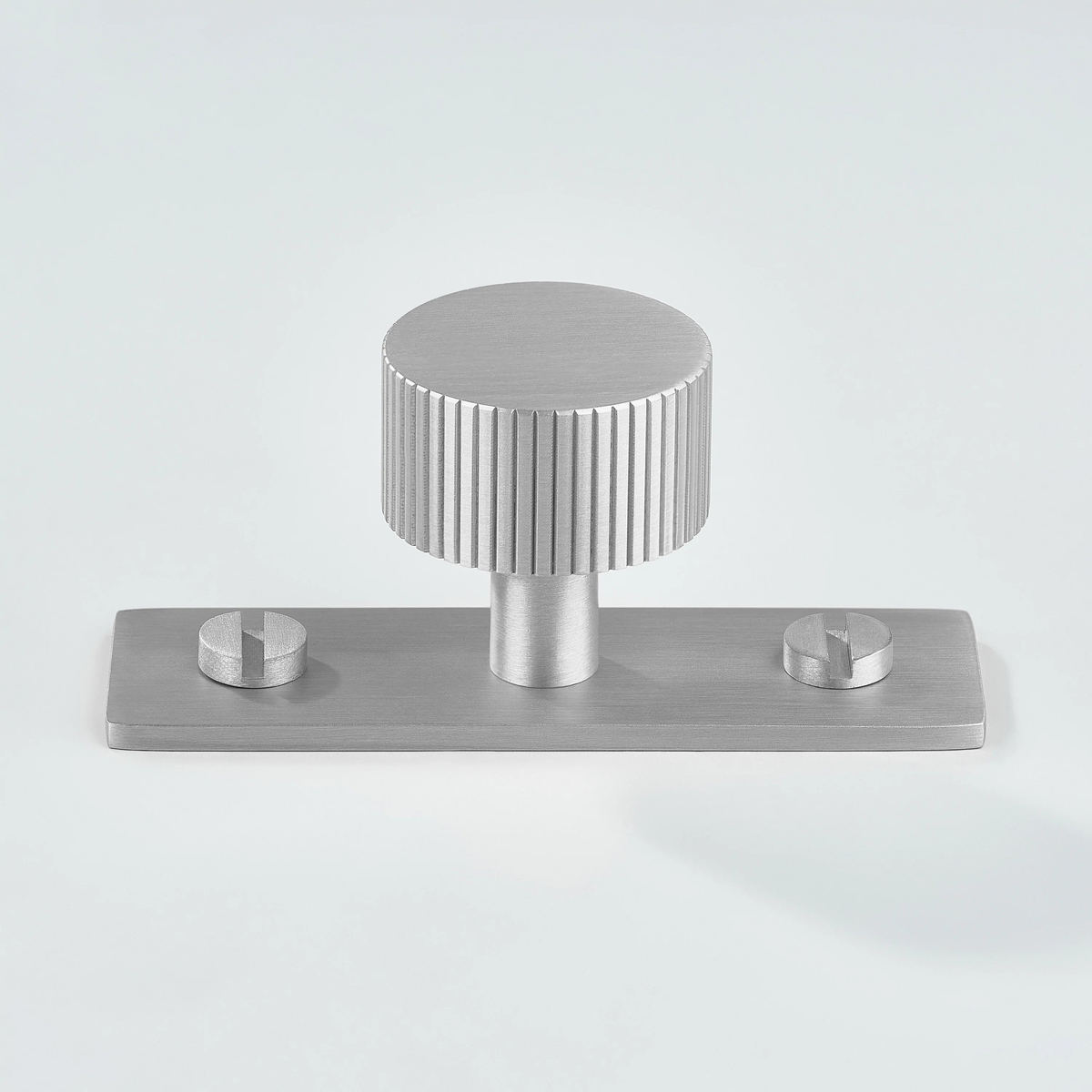Aris Linear Knurled Brass Cabinet Knob With Backplate