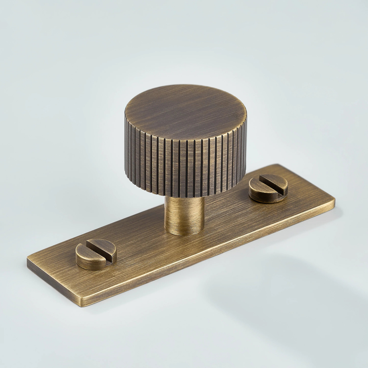 Aris Linear Knurled Brass Cabinet Knob With Backplate