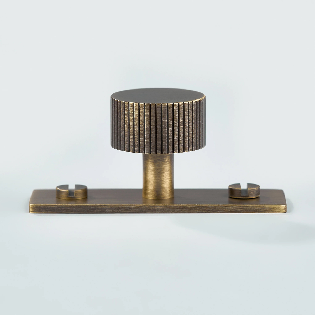 Aris Linear Knurled Brass Cabinet Knob With Backplate