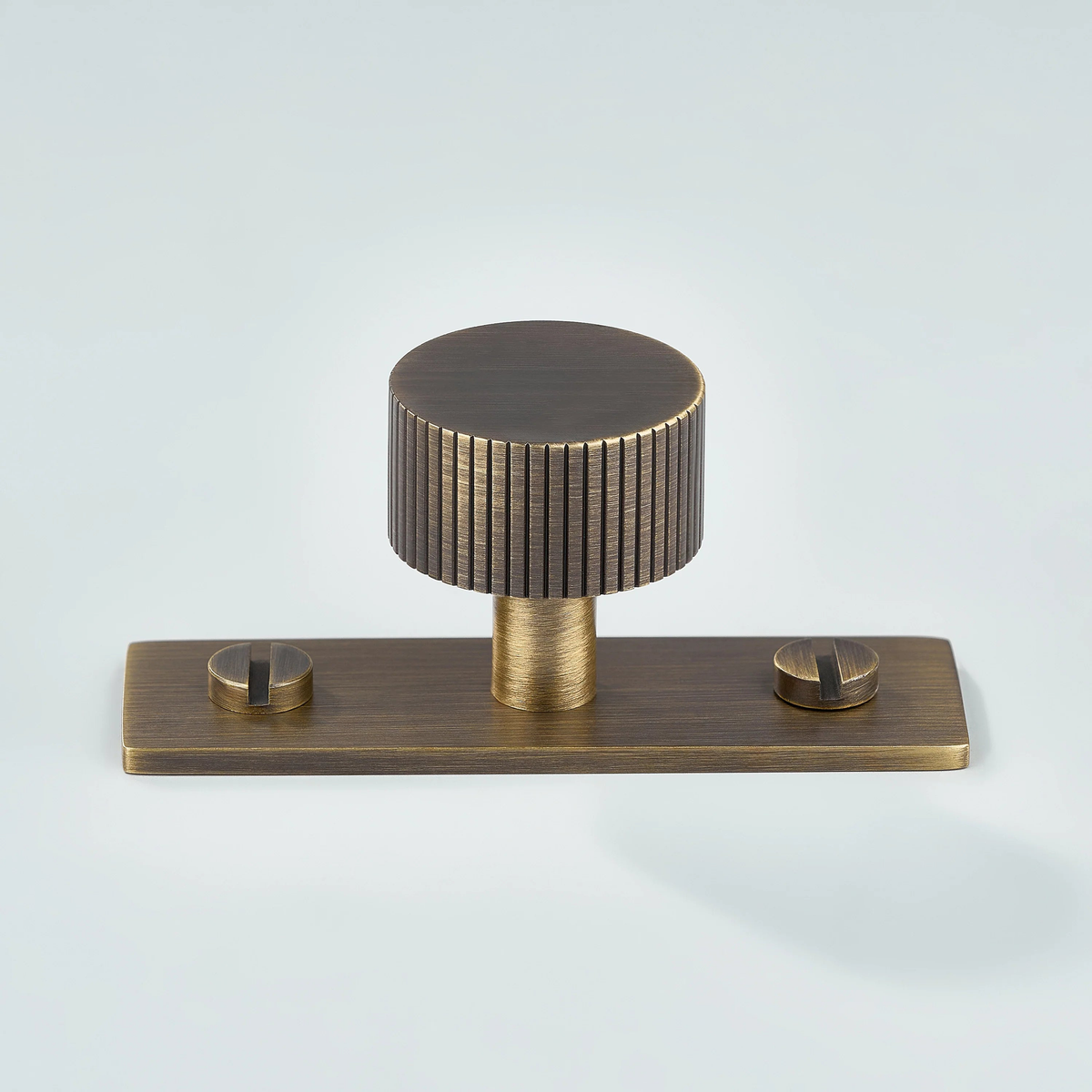 Aris Linear Knurled Brass Cabinet Knob With Backplate