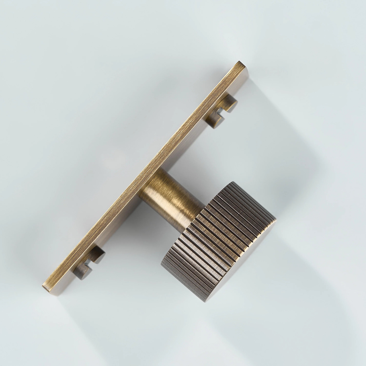 Aris Linear Knurled Brass Cabinet Knob With Backplate