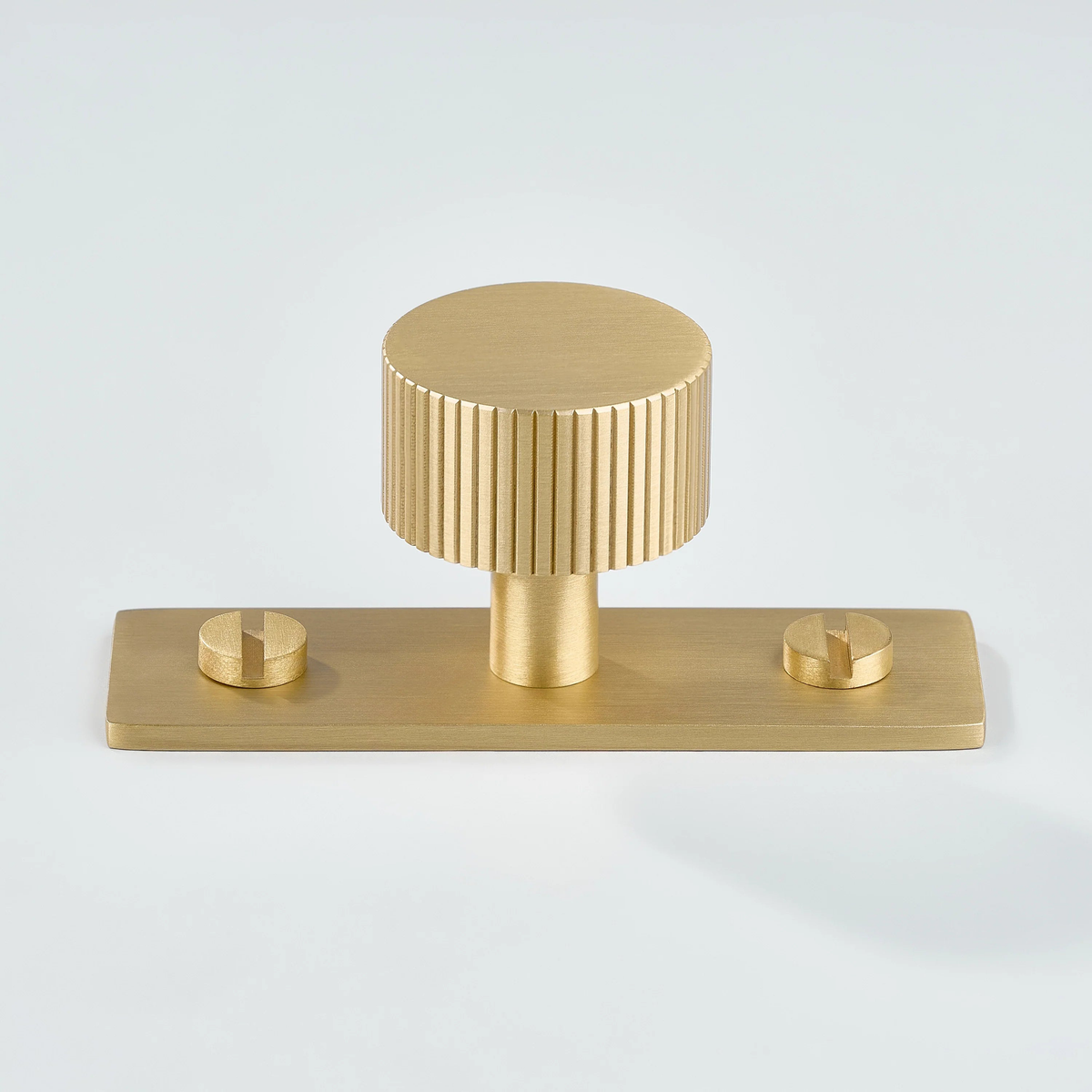 Aris Linear Knurled Brass Cabinet Knob With Backplate