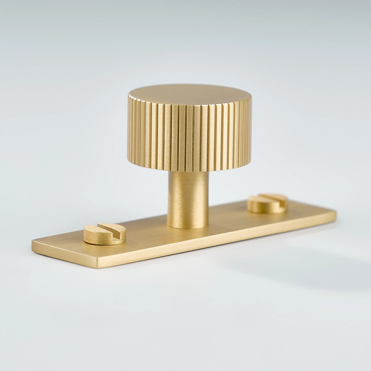 Aris Linear Knurled Brass Cabinet Knob With Backplate