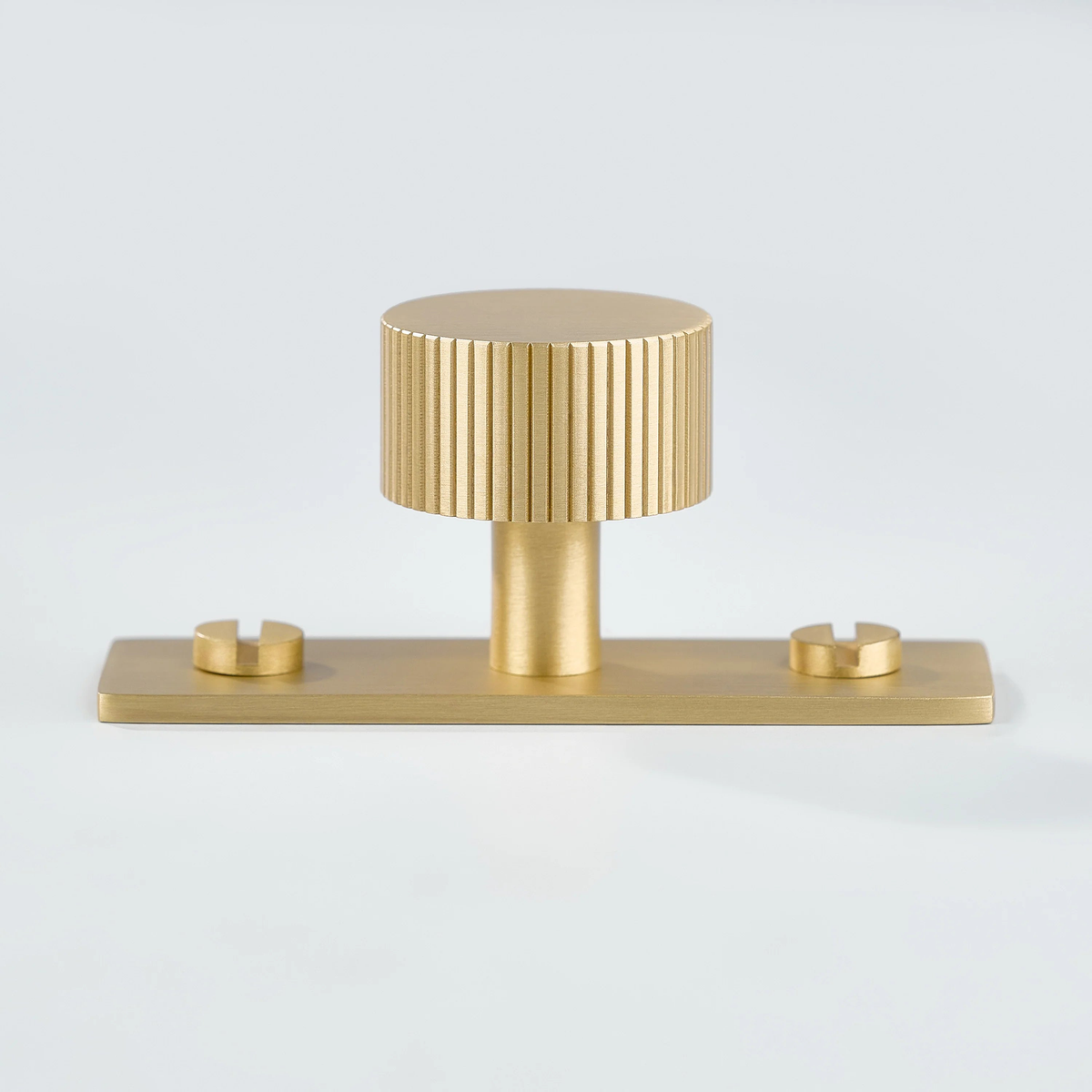 Aris Linear Knurled Brass Cabinet Knob With Backplate