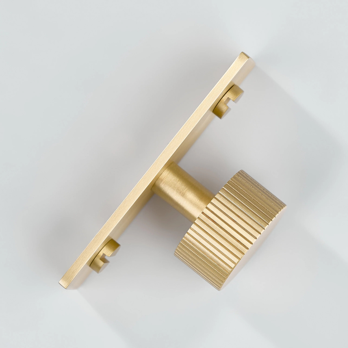 Aris Linear Knurled Brass Cabinet Knob With Backplate