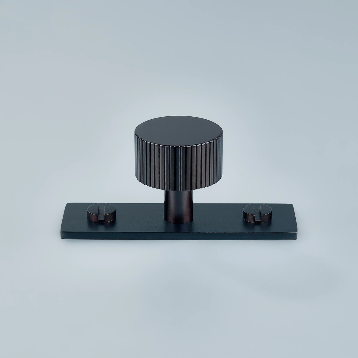 Aris Linear Knurled Brass Cabinet Knob With Backplate