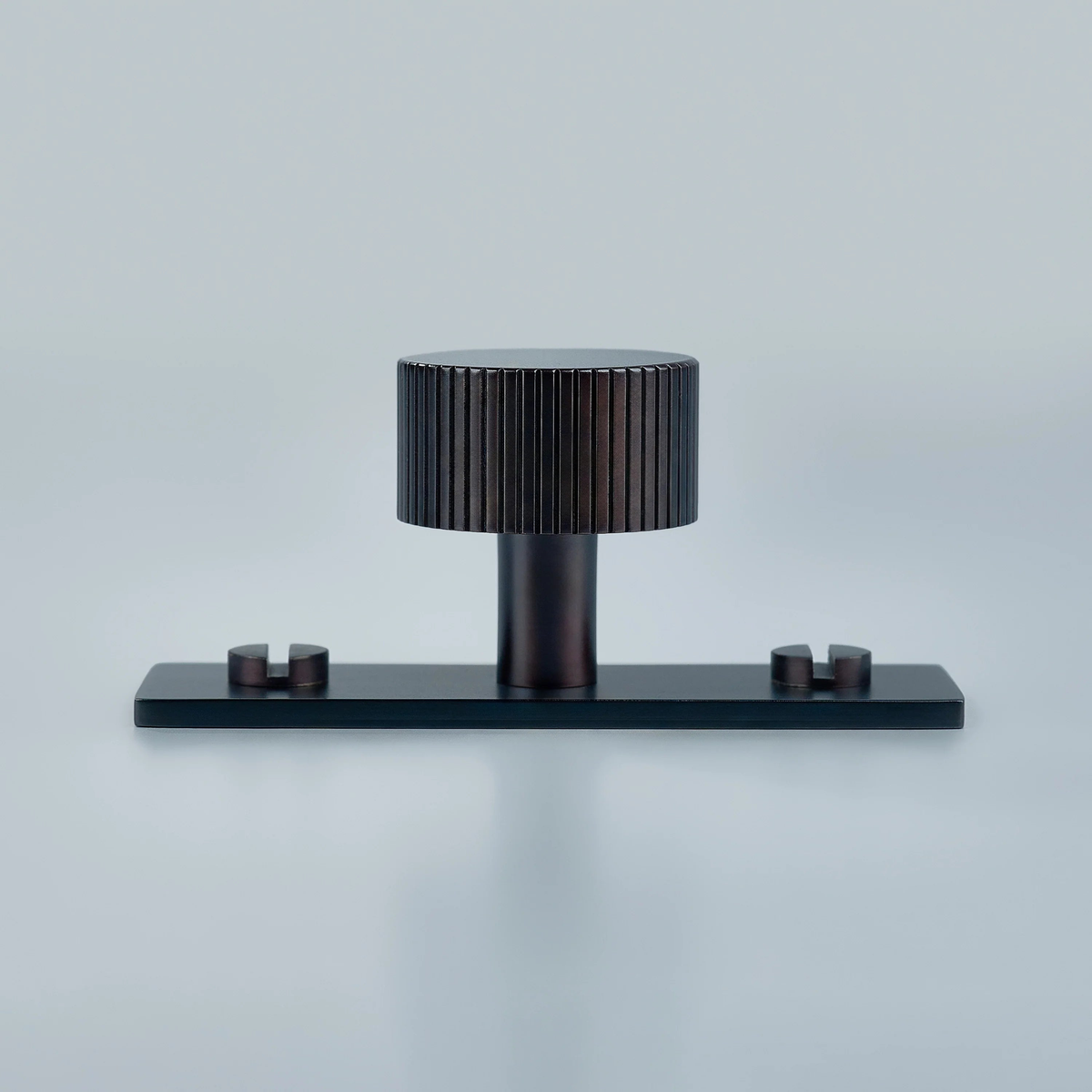 Aris Linear Knurled Brass Cabinet Knob With Backplate